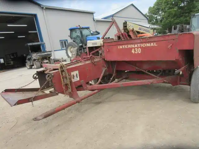 Gallery image 2 for Used International Harvester 430 Square Baler - Small