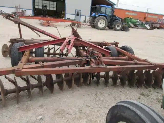 Gallery image 1 for Used Massey Ferguson 520 Disc