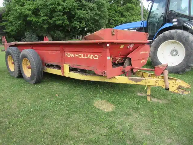 Gallery image 1 for Used New Holland 679 Manure Spreader