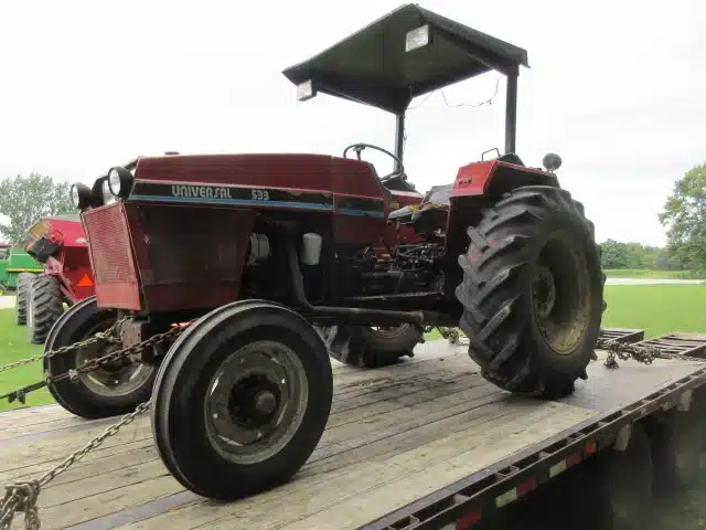Gallery image 2 for Used Universal 533 Tractor