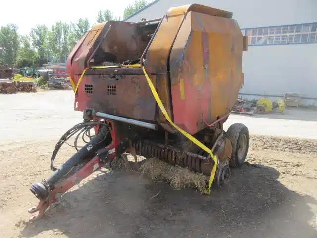 Gallery image 1 for Used New Holland BR740A Round Baler