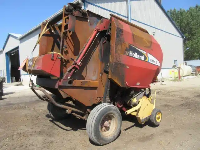 Gallery image 2 for Used New Holland BR740A Round Baler