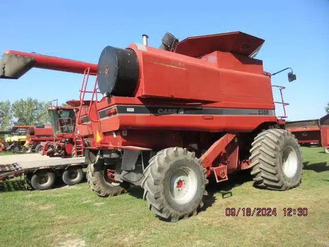 Gallery image 2 for Used 1998 Case IH 2388 Combine