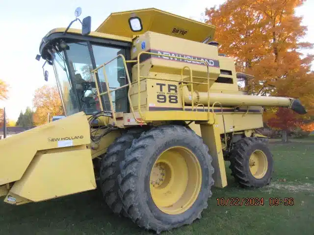 Gallery image 1 for Used 1998 New Holland TR98 Combine