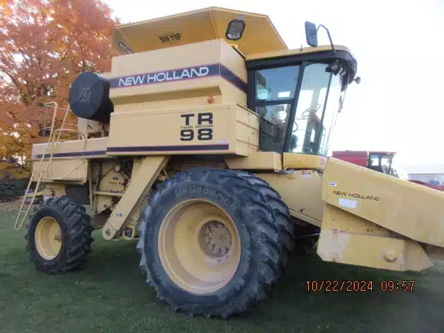 Gallery image 2 for Used 1998 New Holland TR98 Combine