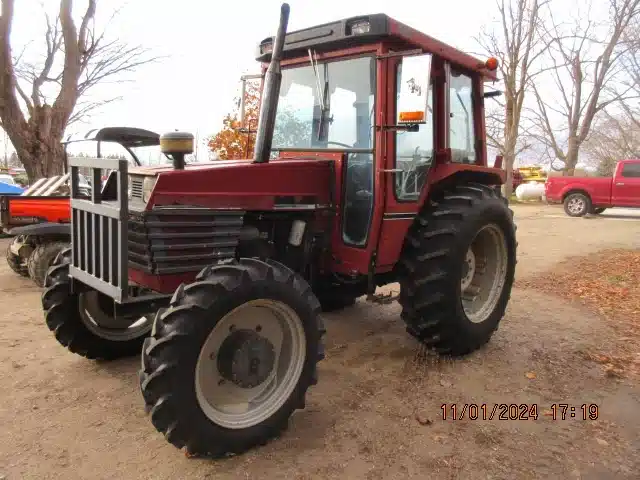 Gallery image 2 for Used Universal 643 DT Tractor