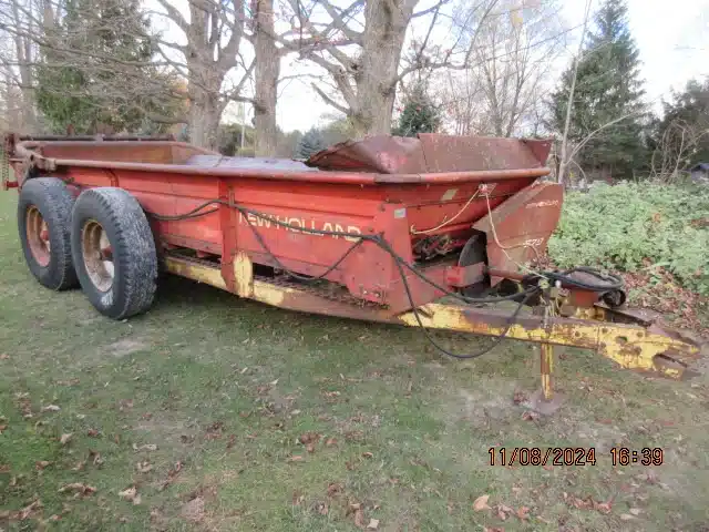 Gallery image 2 for Used New Holland 679 Manure Spreader