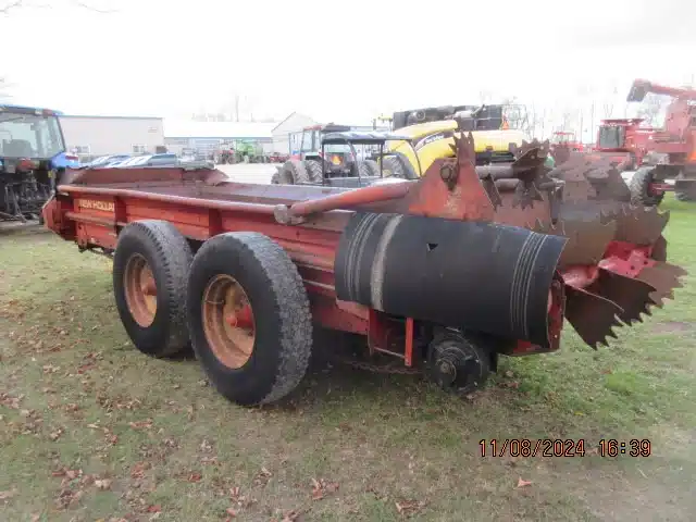 Gallery image 1 for Used New Holland 679 Manure Spreader