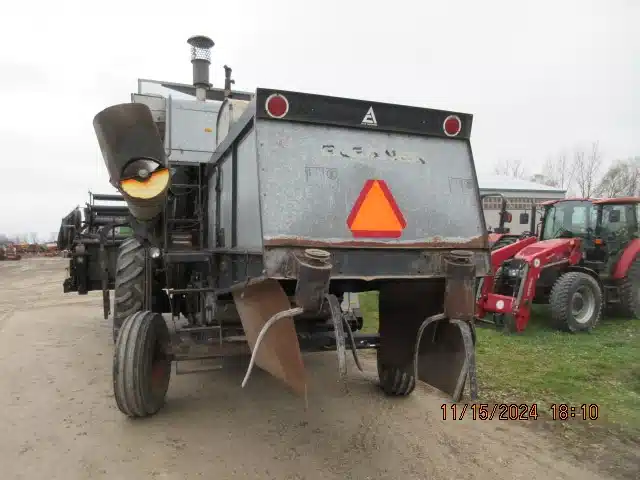 Gallery image 2 for Used 1977 Gleaner L2 Combine