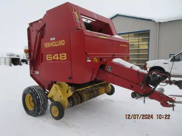 Gallery image 2 for Used New Holland 648 Round Baler