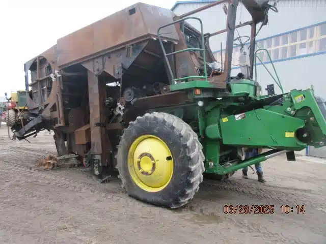 Gallery image 2 for Used 2008 John Deere 9570 STS Combine