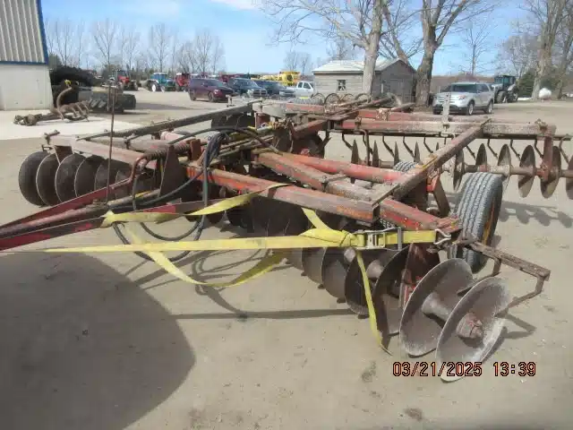 Gallery image 1 for Used Massey Ferguson 520 Disc