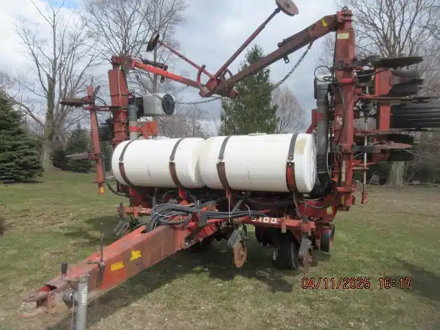 Gallery image 1 for Used White 5100 Planter