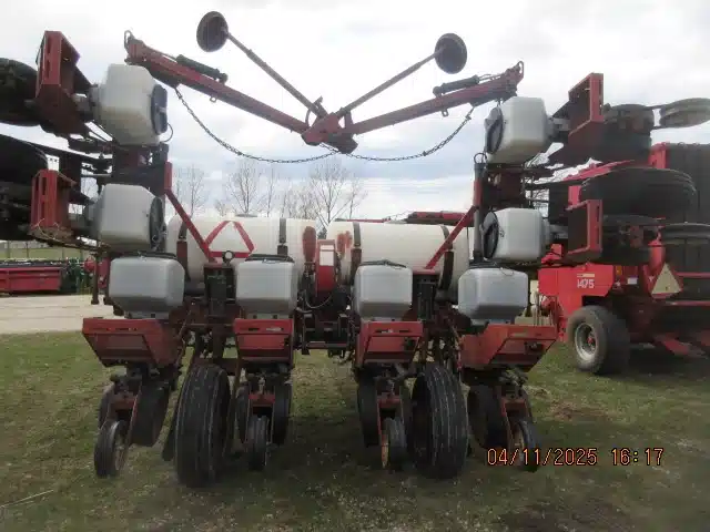 Gallery image 2 for Used White 5100 Planter