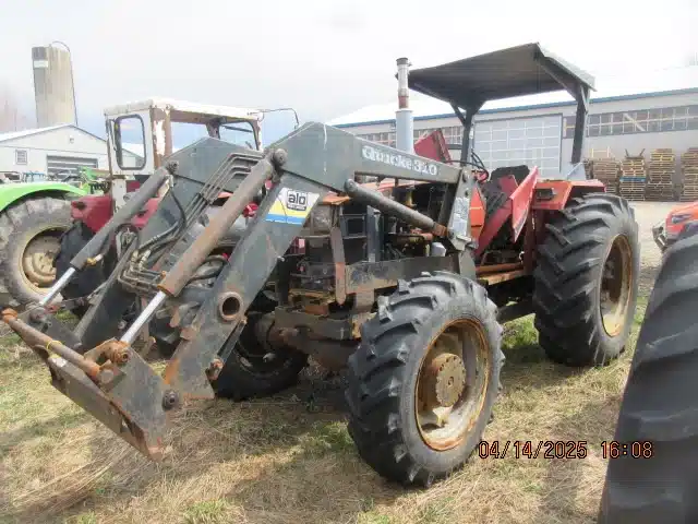 Gallery image 2 for Used Universal 643 Tractor