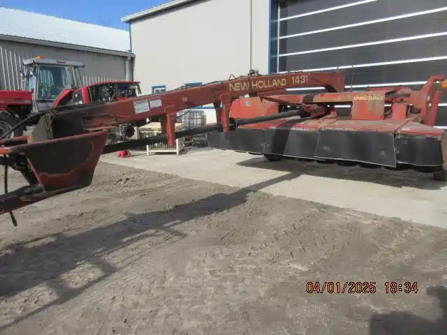 Gallery image 2 for Used New Holland 1431 Disc Mower Conditioner