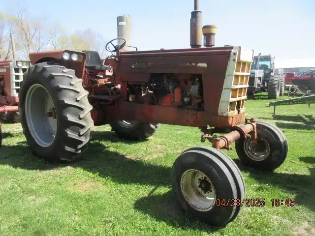 Gallery image 2 for Used 1968 Cockshutt 1750 Tractor