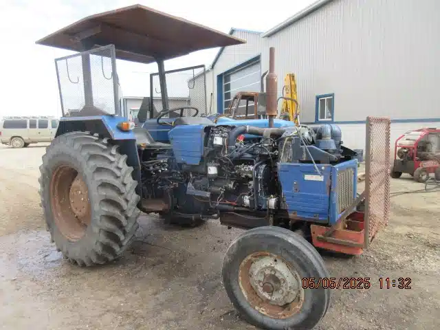 Gallery image 2 for Used Universal 640 Tractor
