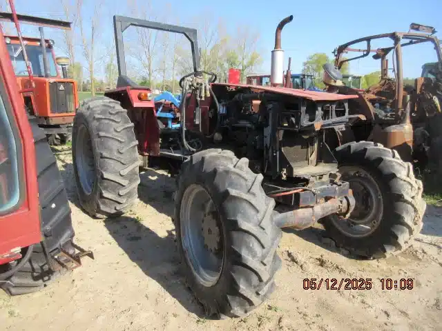 Gallery image 2 for Used Universal 683 Tractor