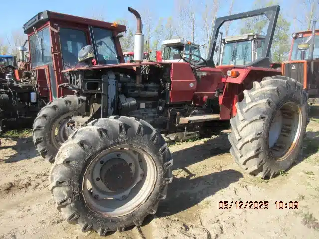 Gallery image 1 for Used Universal 683 Tractor