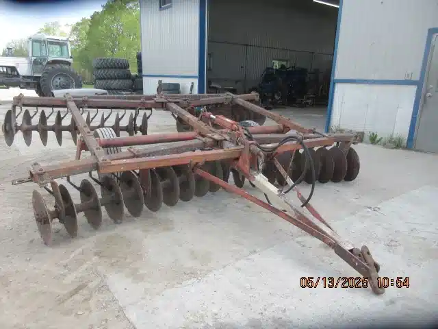 Gallery image 1 for Used Massey Ferguson 520 Disc