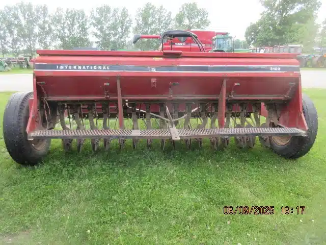 Gallery image 2 for Used Case IH 5100 Drill