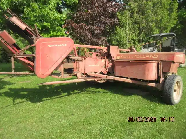 Gallery image 2 for Used New Holland 273 Square Baler - Small