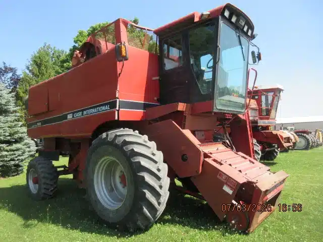 Gallery image 2 for Used 1989 Case IH 1640 Combine