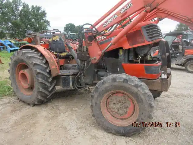 Gallery image 1 for Used Kubota M9000 Tractor