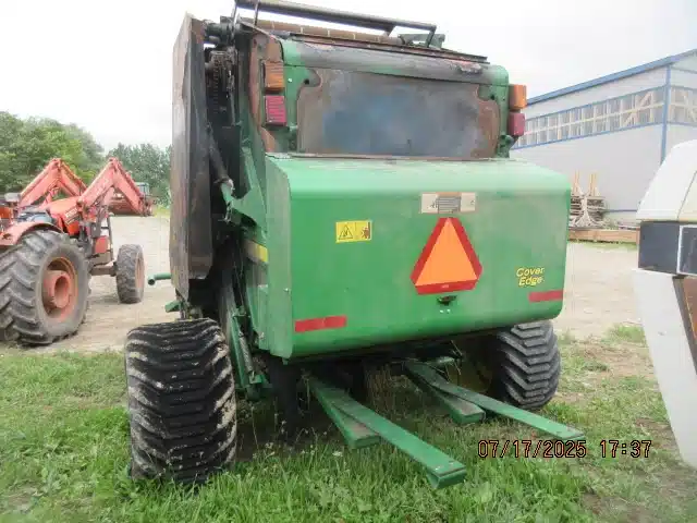 Gallery image 2 for Used John Deere 854 Round Baler