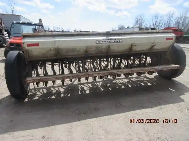 Gallery image 2 for Used International Harvester 10 Drill