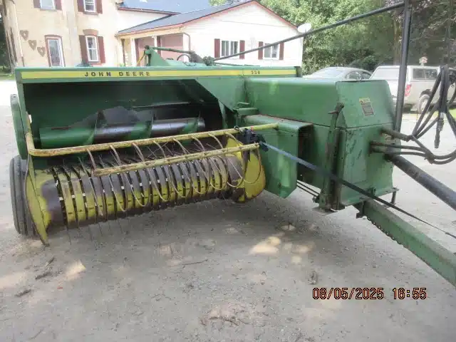 Gallery image 1 for Used John Deere 336 Square Baler - Small