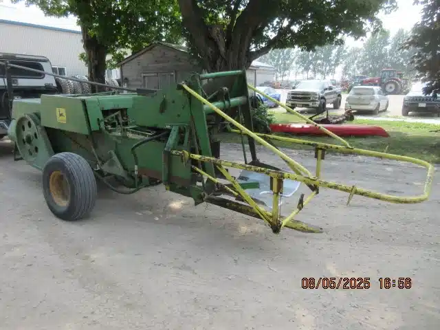 Gallery image 2 for Used John Deere 336 Square Baler - Small