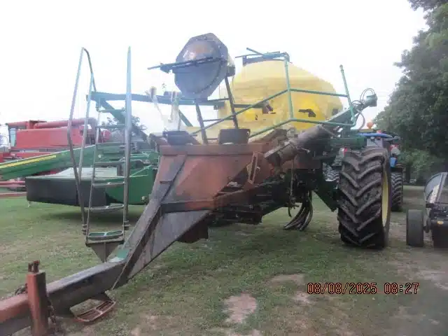 Gallery image 1 for Used John Deere 1900 Air Cart