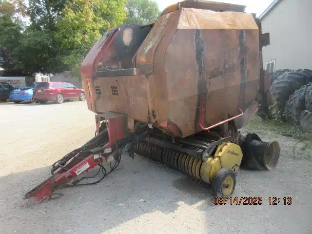 Gallery image 2 for Used New Holland BR7060 Round Baler