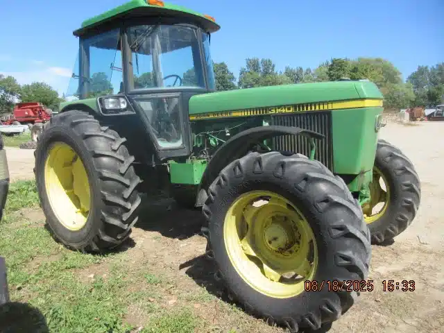 Gallery image 1 for Used 1981 John Deere 3140 Tractor