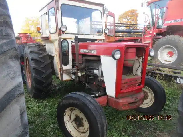 Gallery image 2 for 1965 International Harvester 624 Tractor