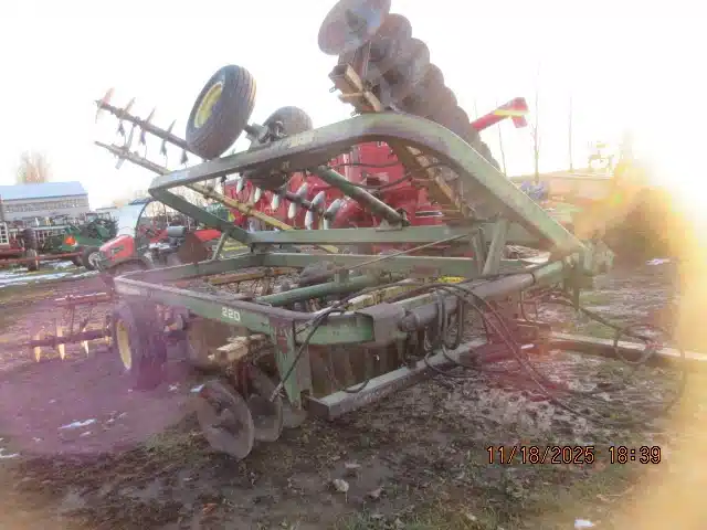 Gallery image 2 for John Deere 220 Disc
