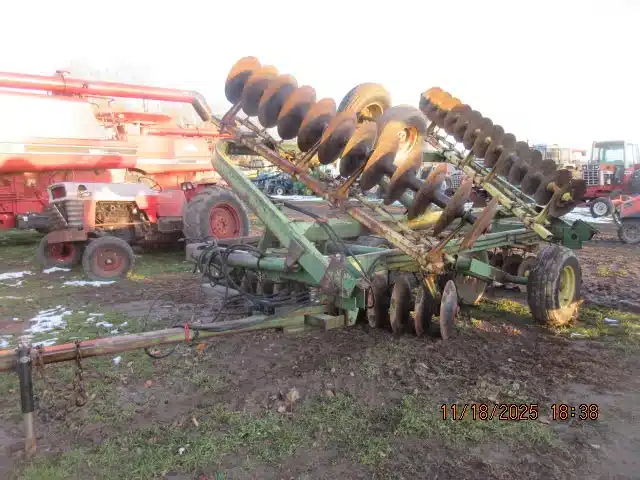 Gallery image 1 for John Deere 220 Disc