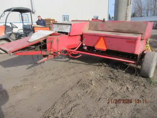 Gallery image 2 for Massey Ferguson 124 (square Square Baler - Small