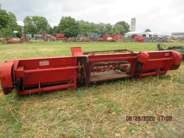 Gallery image 2 for Used Massey Ferguson 1163 Header - Row Crop