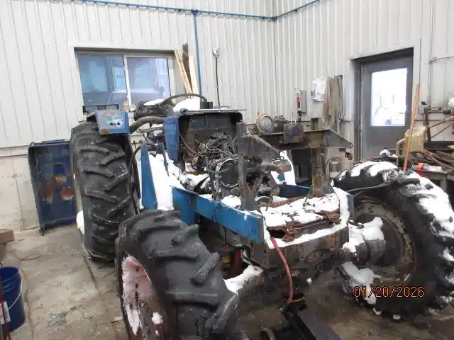 Gallery image 2 for Universal 640 DTC Tractor