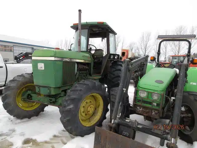 Photo de la Galerie 2 pour 1982 John Deere 3140 Tracteur