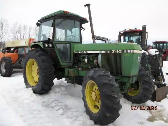 Photo de la Galerie 1 pour 1982 John Deere 3140 Tracteur