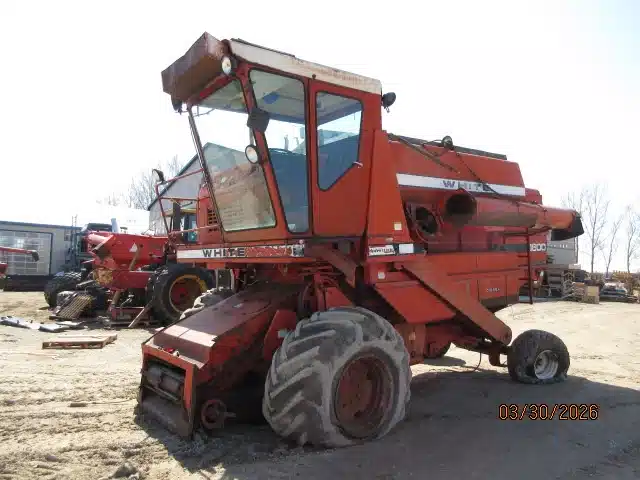 Gallery image 2 for 1977 White 8600 Combine