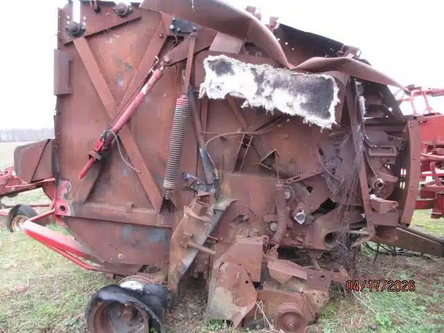 Gallery image 2 for New Holland BR560 Round Baler
