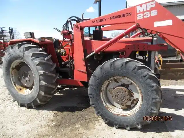 Photo de la Galerie 1 pour 1988 Massey Ferguson 294-4 Tracteur
