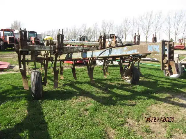 Photo de la Galerie 2 pour DMI 13 Cultivateur Sous-soleur