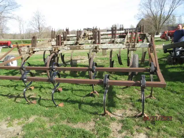 Photo de la Galerie 1 pour DMI 13 Cultivateur Sous-soleur