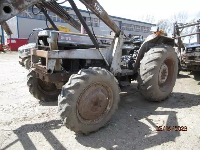Photo de la Galerie 2 pour White 2-65 Tracteur